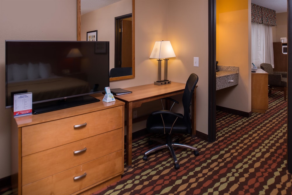 Best Western Ambassador Inn & Suites 19/21