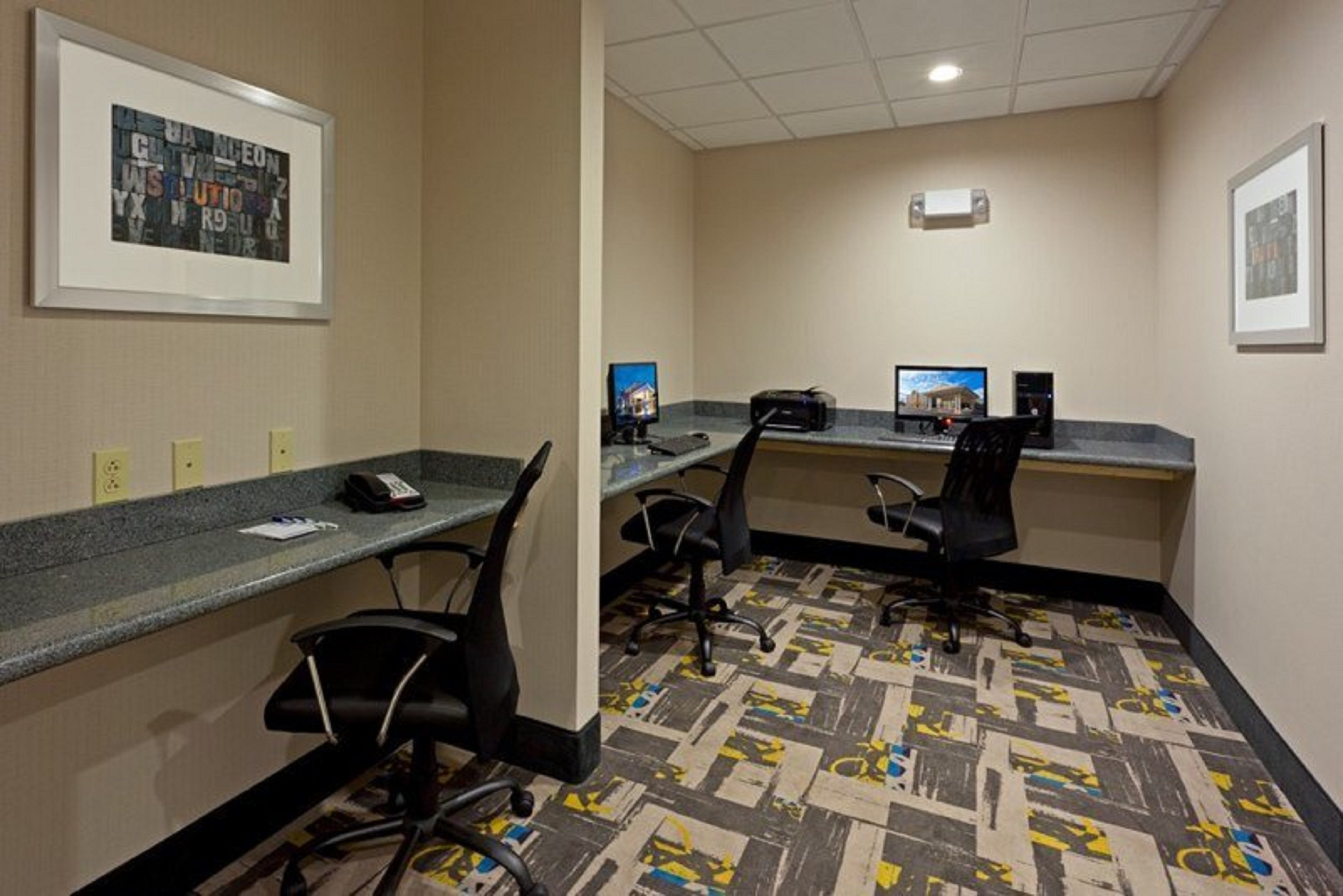 Holiday Inn Express Hotel And Suites Batavia Darien Lake 50/54