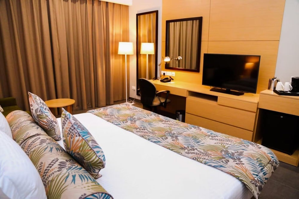 2 Bedrooms, Suite, King Bed, Kitchen