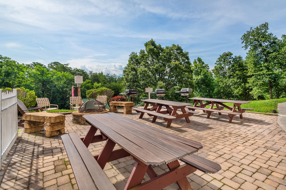 Sunrise Ridge Resort 52/73