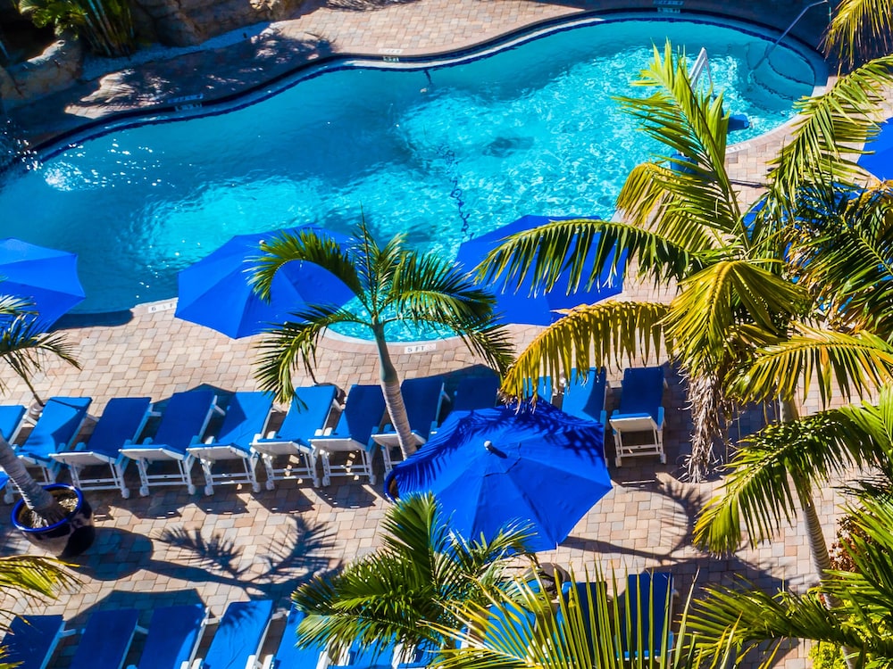 Coconut Cove Suites 14/38