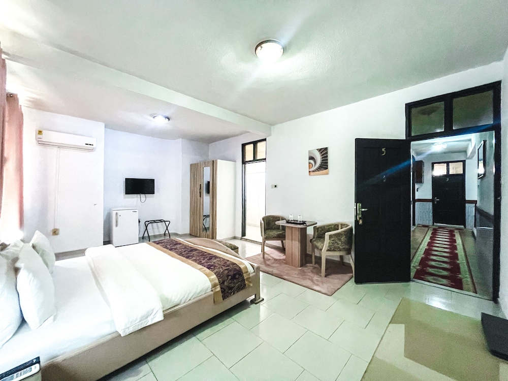 Hill View Hotel Mccarthy Hills 35/67