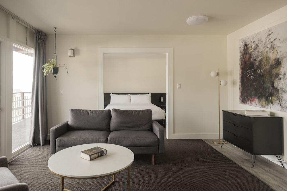 Hollywood Hills Hotel 36/55
