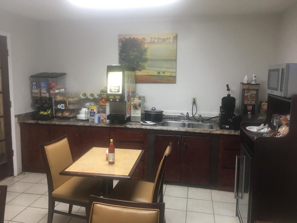 Loyalty Inn Hawkinsville 30/37
