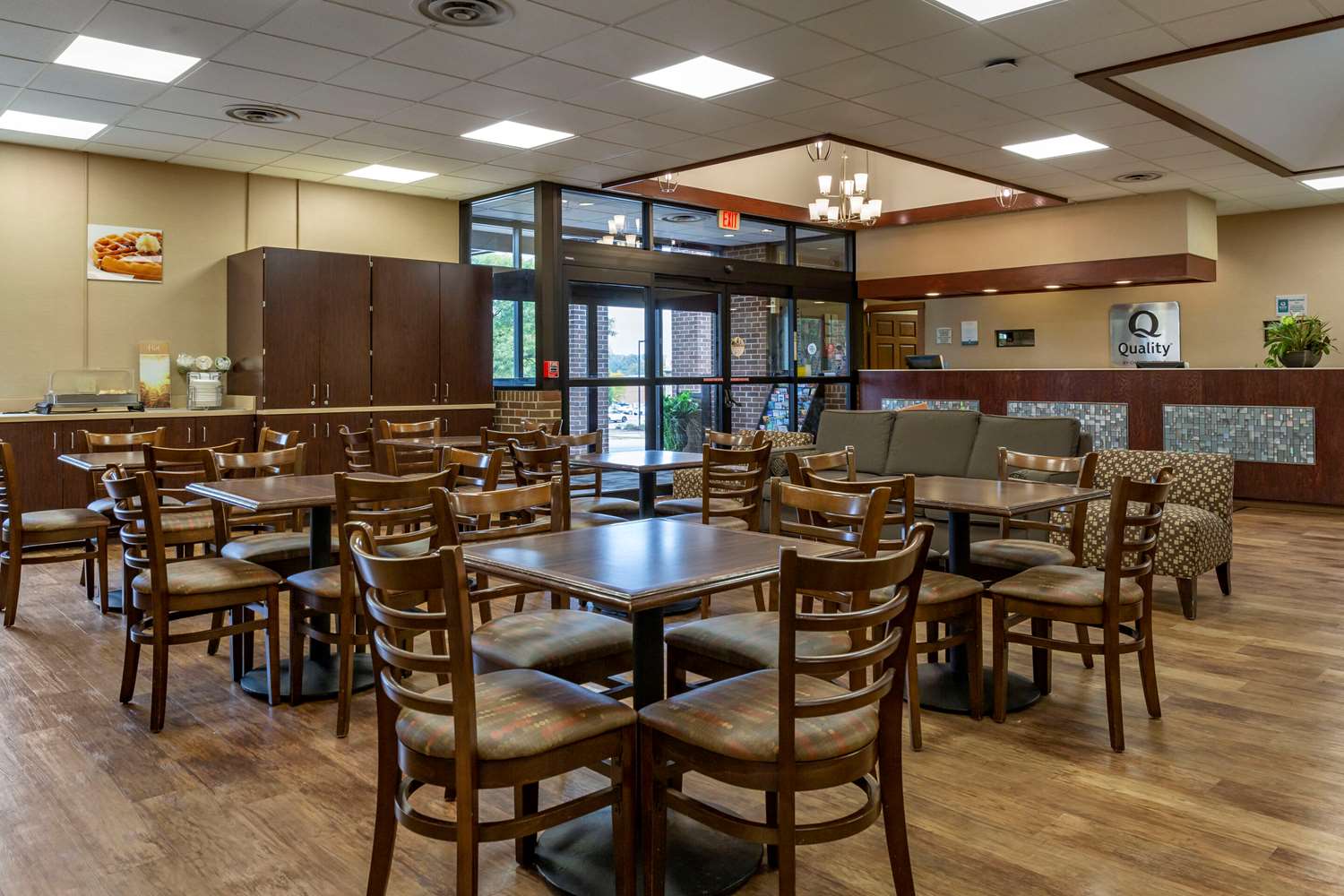 Quality Inn and Suites Zanesville 25/34