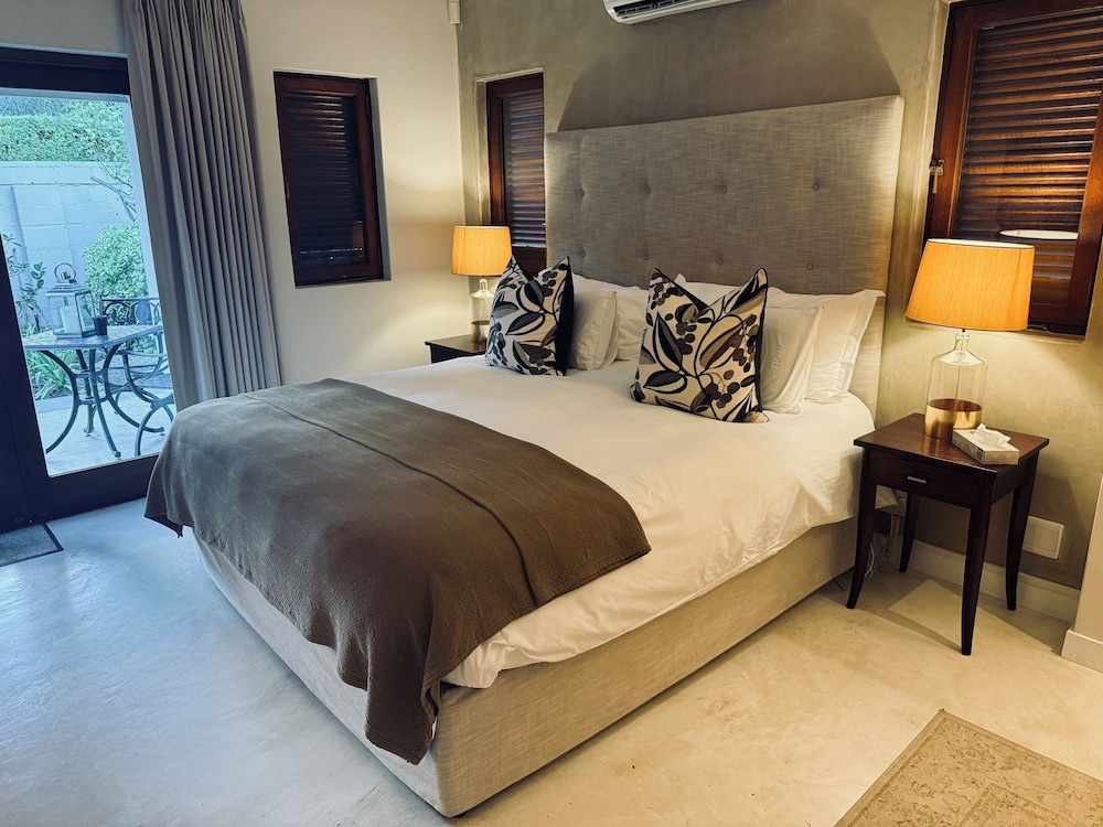 SUPERIOR, KING BED, GARDEN VIEW