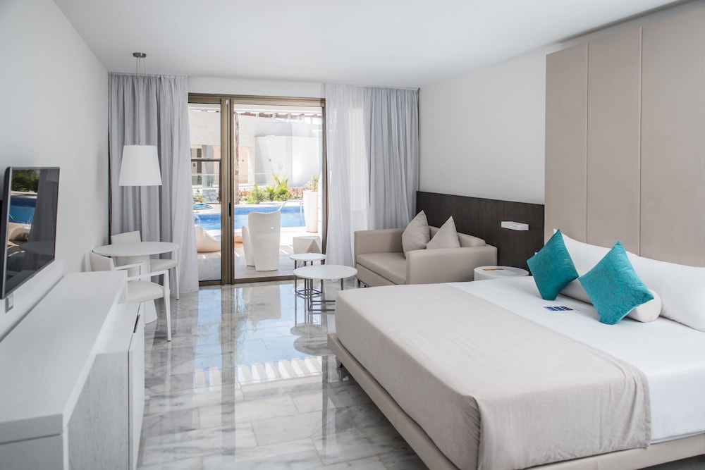 SWIM OUT, JUNIOR SUITE, DELUXE, POOL ACCESS
