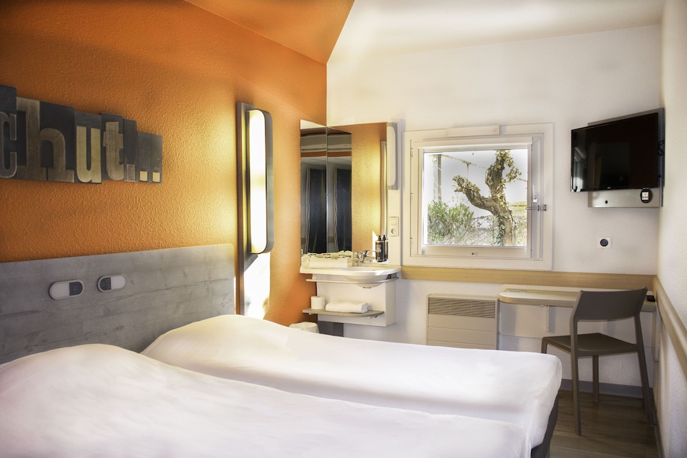 Ibis Budget Frejus Capitou A8 25/61