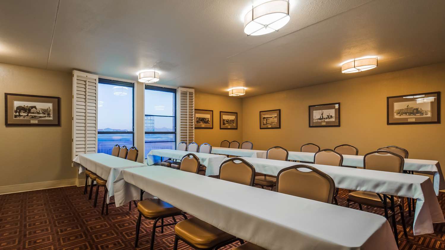 Holiday Inn Express & Suites Phoenix-Tempe 14/22
