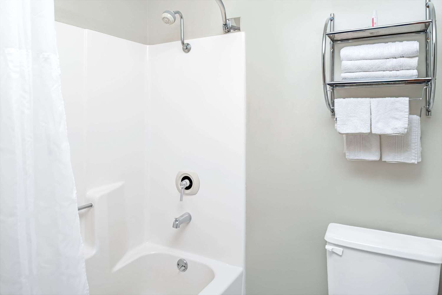 BridgePointe Inn and Suites Council Bluffs 28/29
