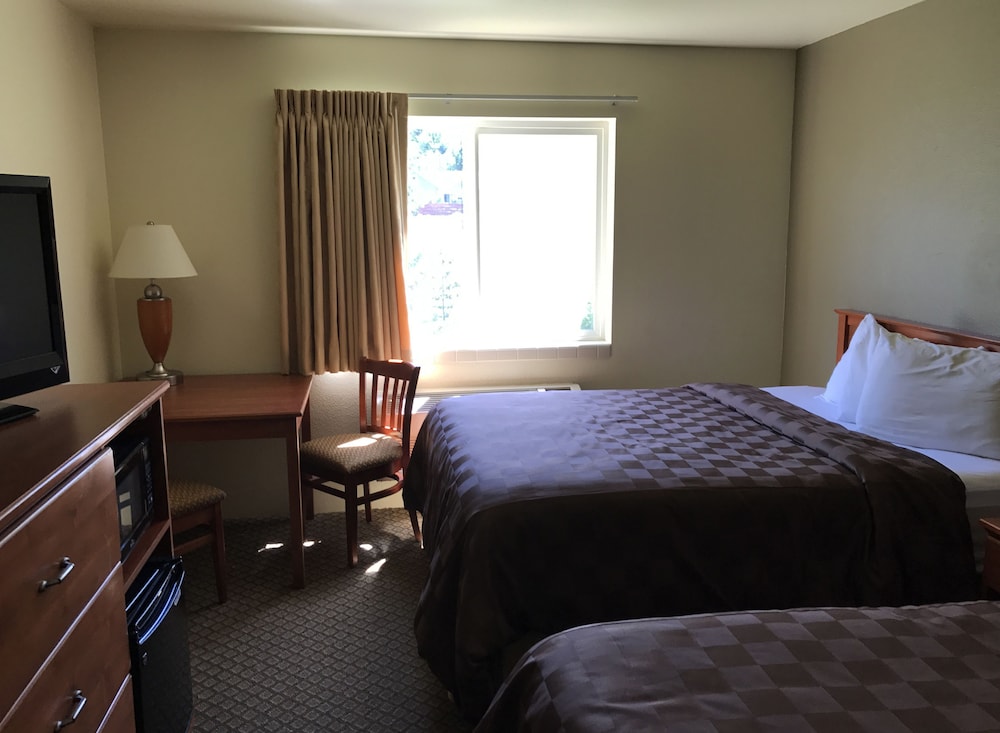 FAIRBRIDGE INN & SUITES KELLOGG 16/48