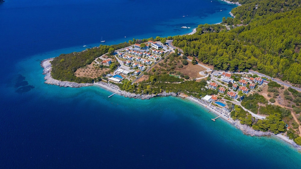 ADRINA BEACH 61/67
