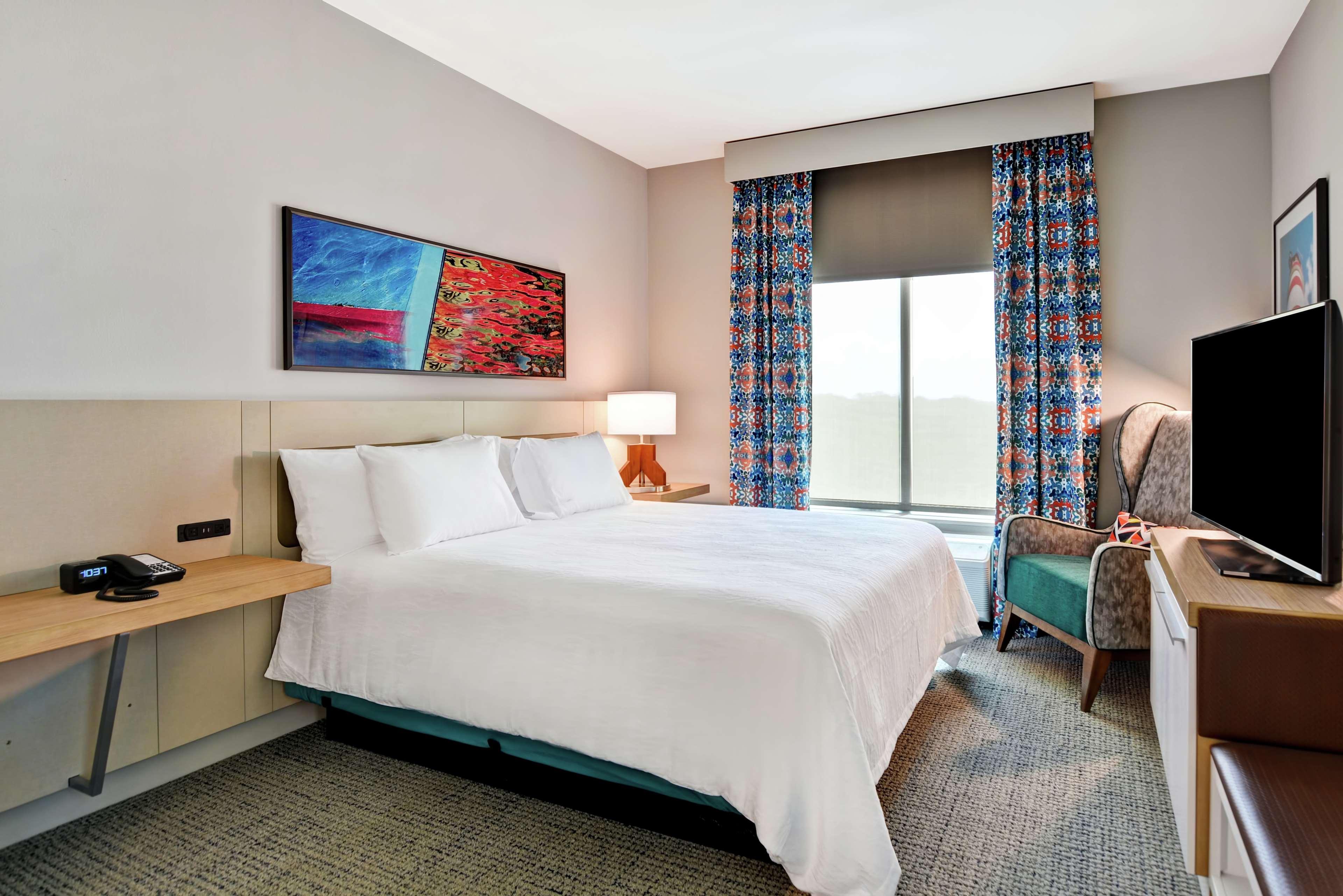 1 BEDROOM, SUITE, KING BED, ACCESSIBLE