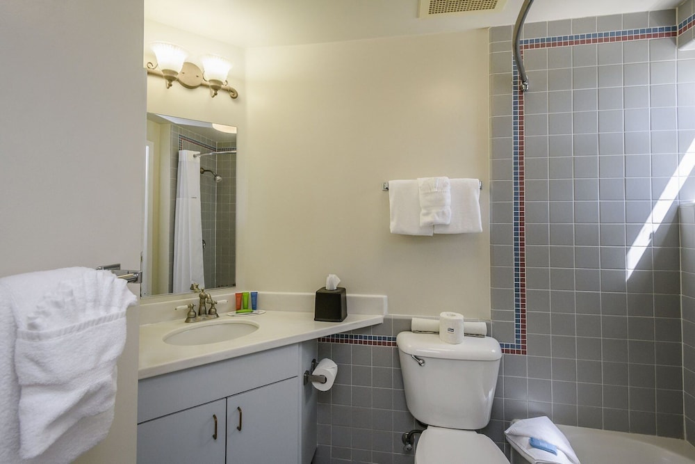 Lions Gate Hotel 23/44