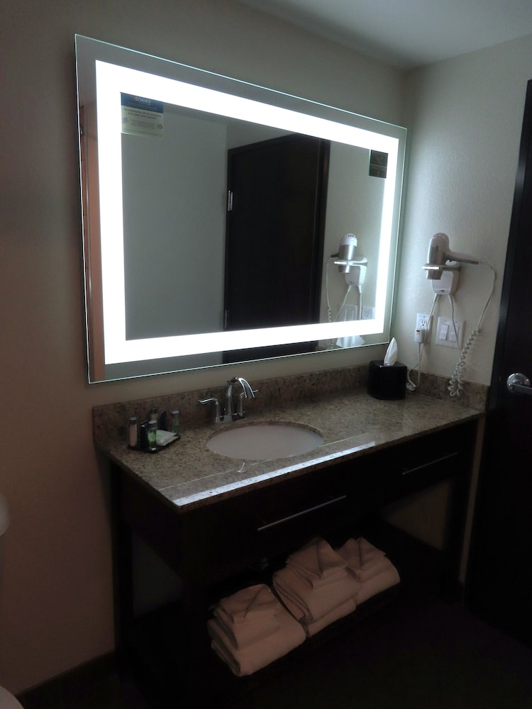MainStay Suites Denver International Airport 43/44