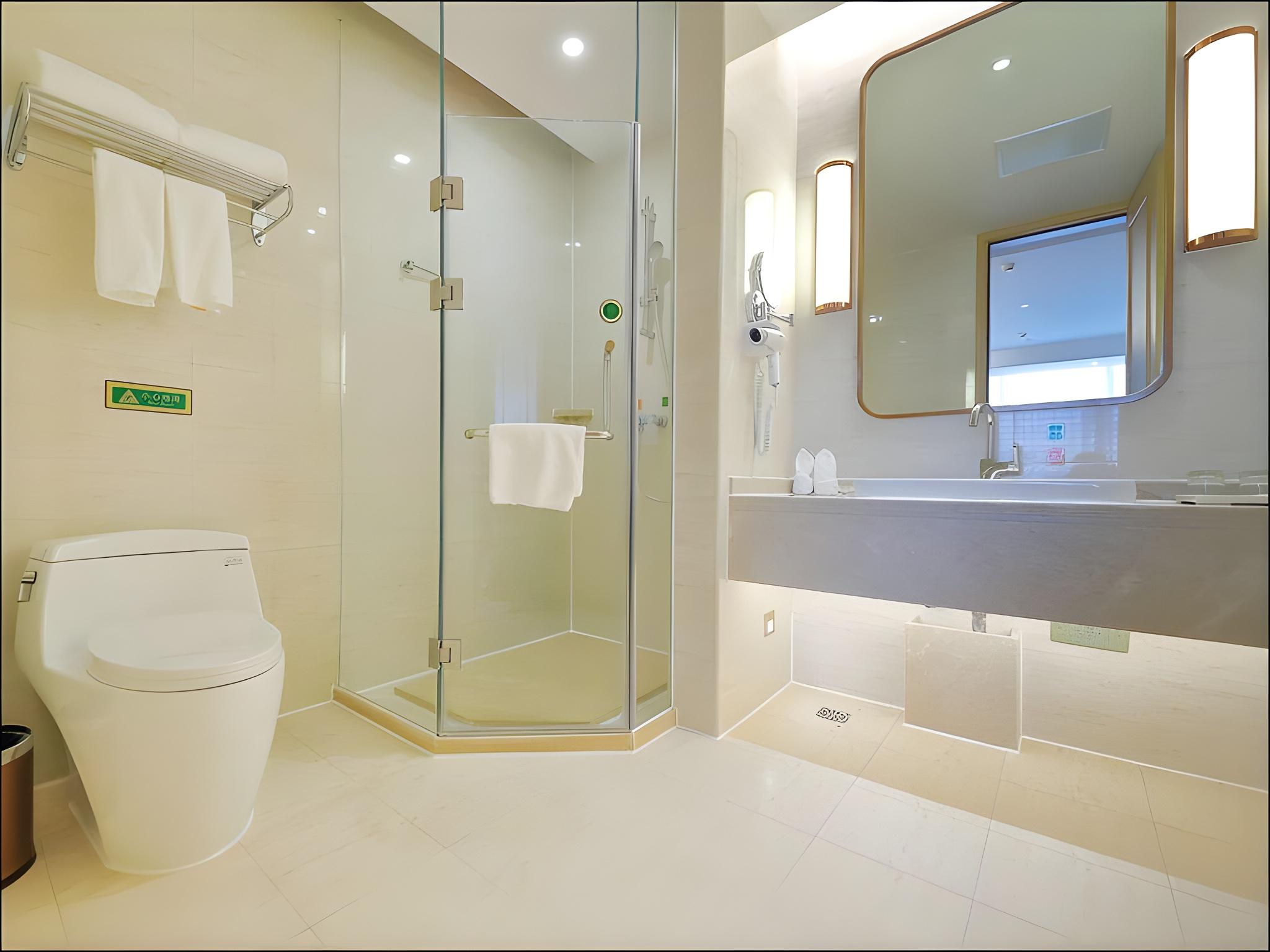 Vienna International Hotel (Jinjiang Airport) 27/34