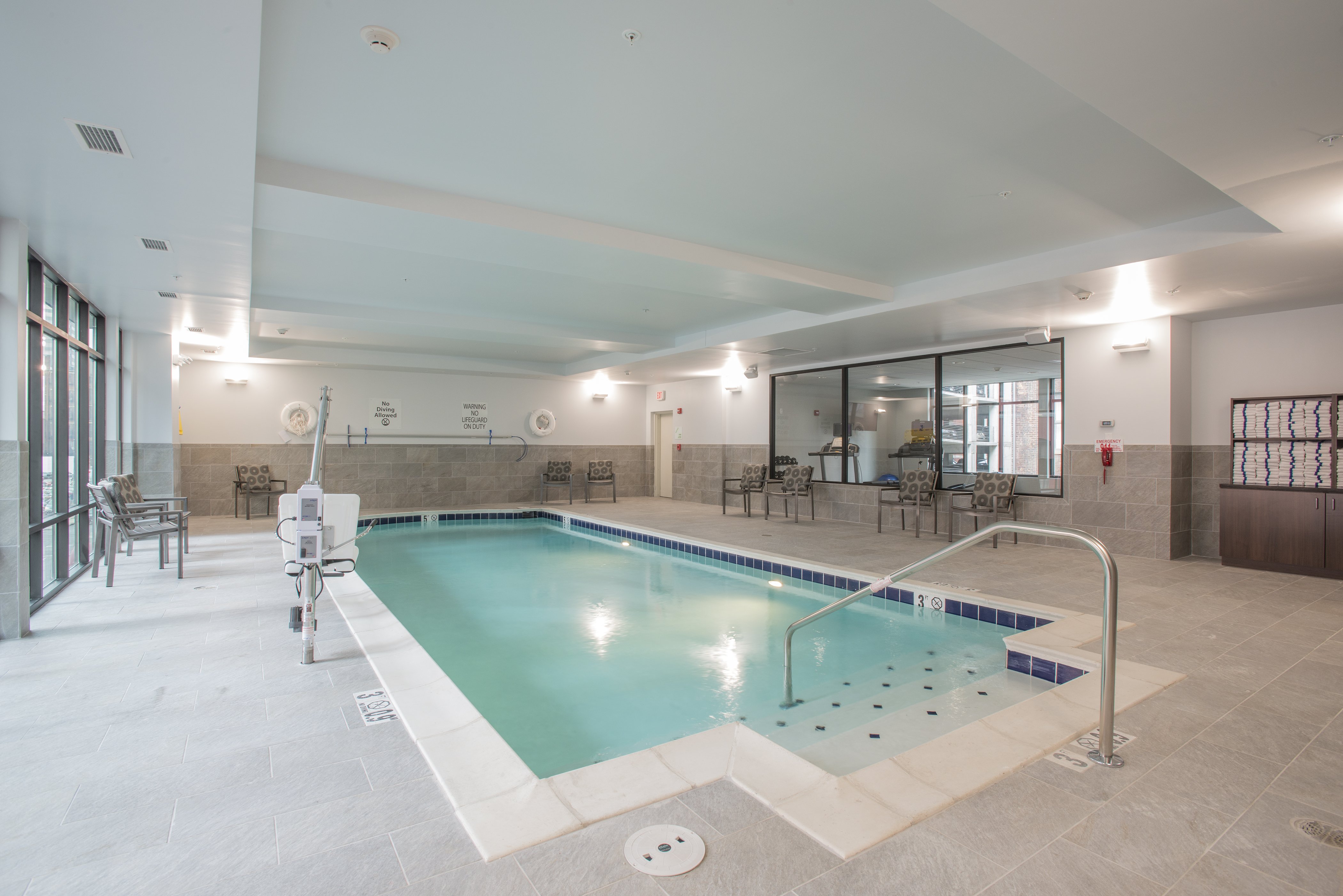 HOLIDAY INN HOTEL SUITES CINCINNATI DOWNTOWN 29/56