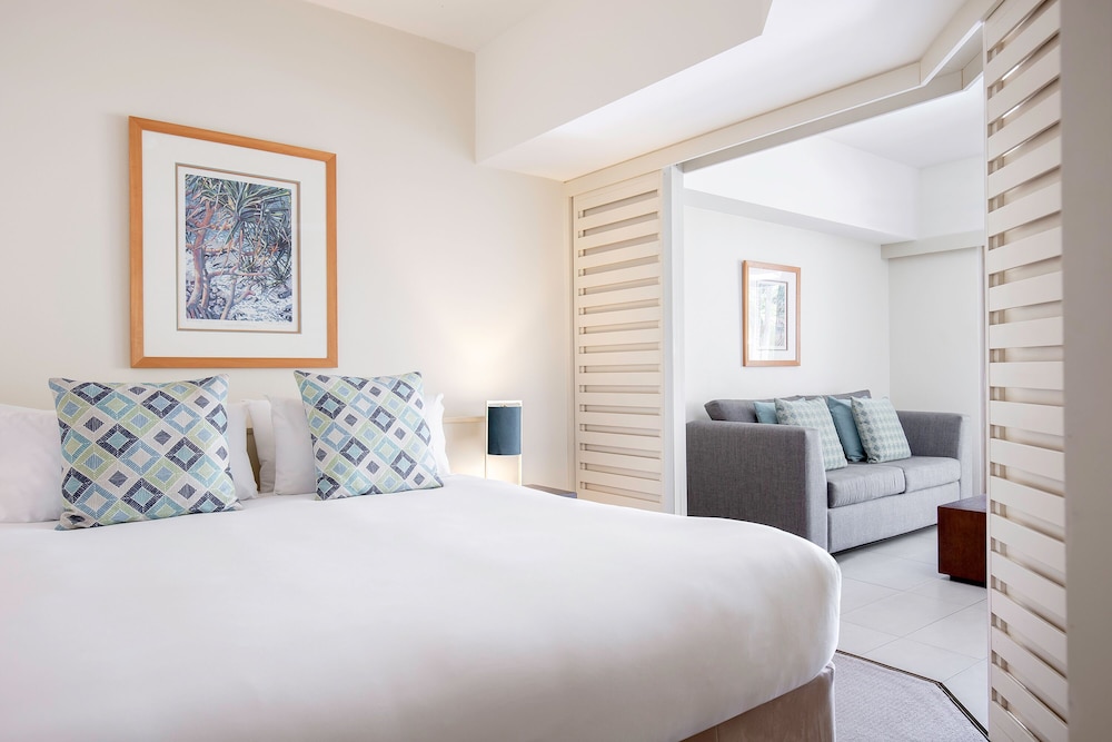 1 BEDROOM, APARTMENT, POOL SIDE