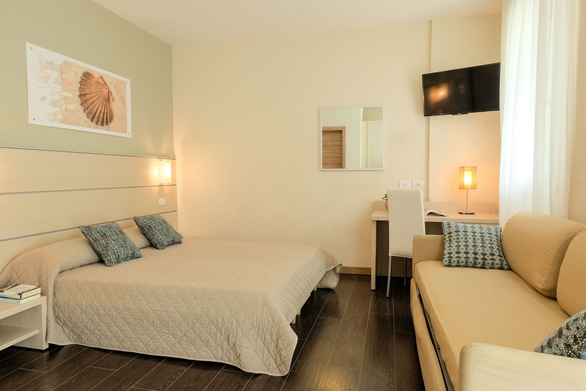 SUPERIOR, DOUBLE BED, PARTIAL SEA VIEW