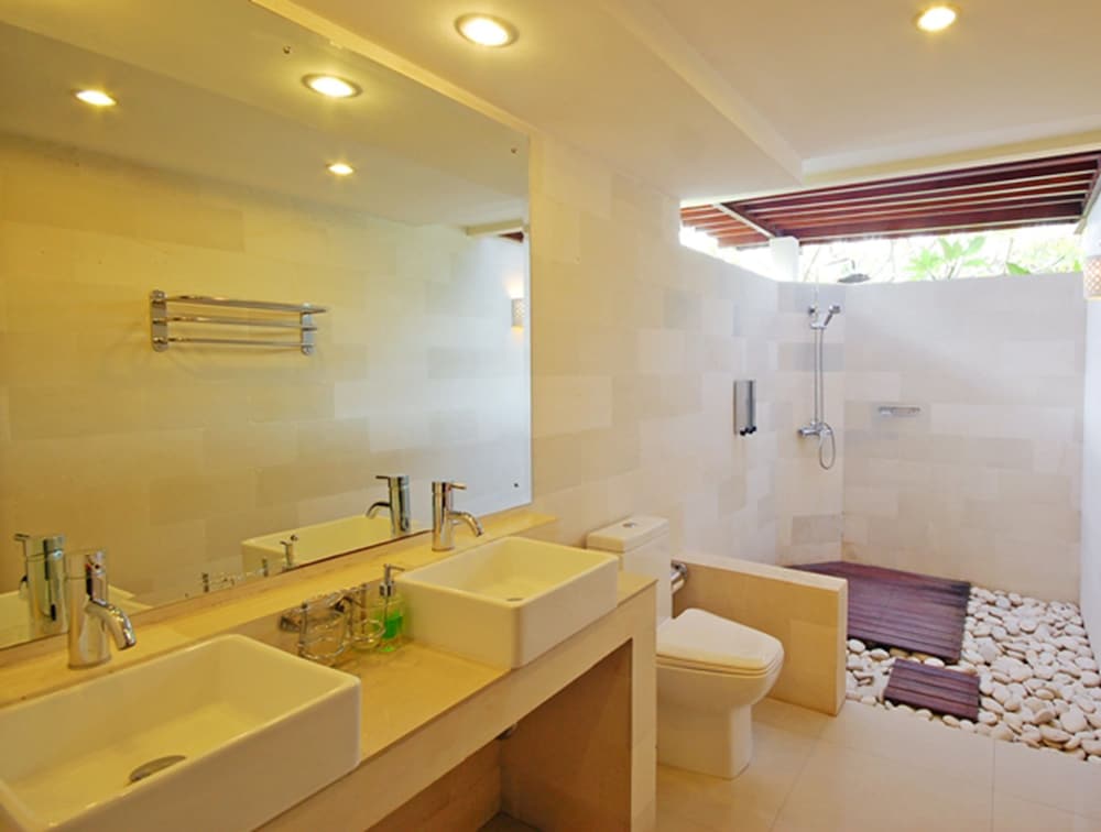 Frangipani Beach Villa 68/68