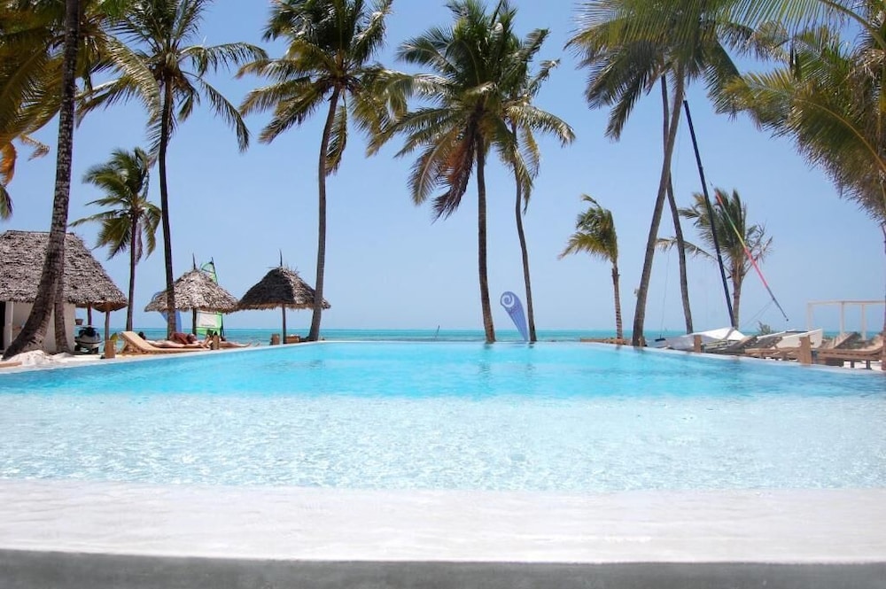 The Loop Beach Resort 67/72