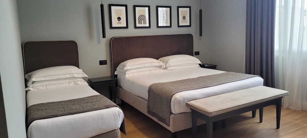 Flom Boutique Hotel 10/50