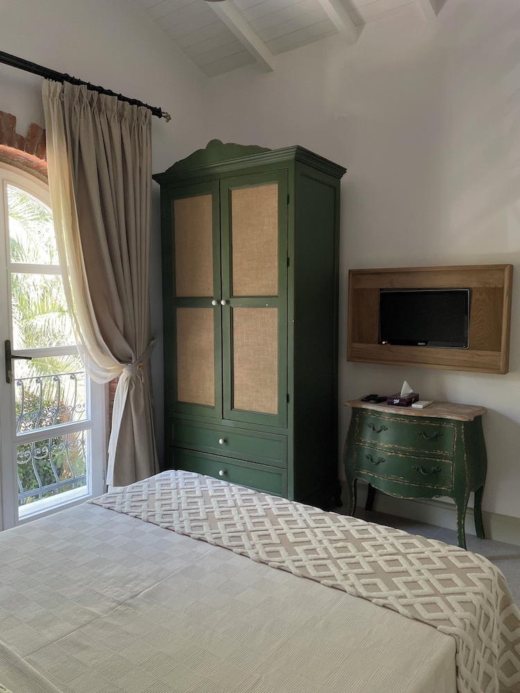 STANDARD, DOUBLE OR TWIN BED