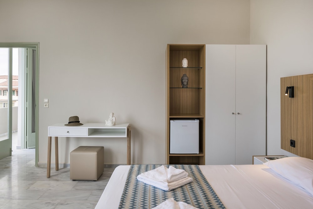Summer Beach Hotel 14/42