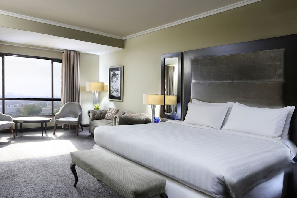 EXECUTIVE, KING BED