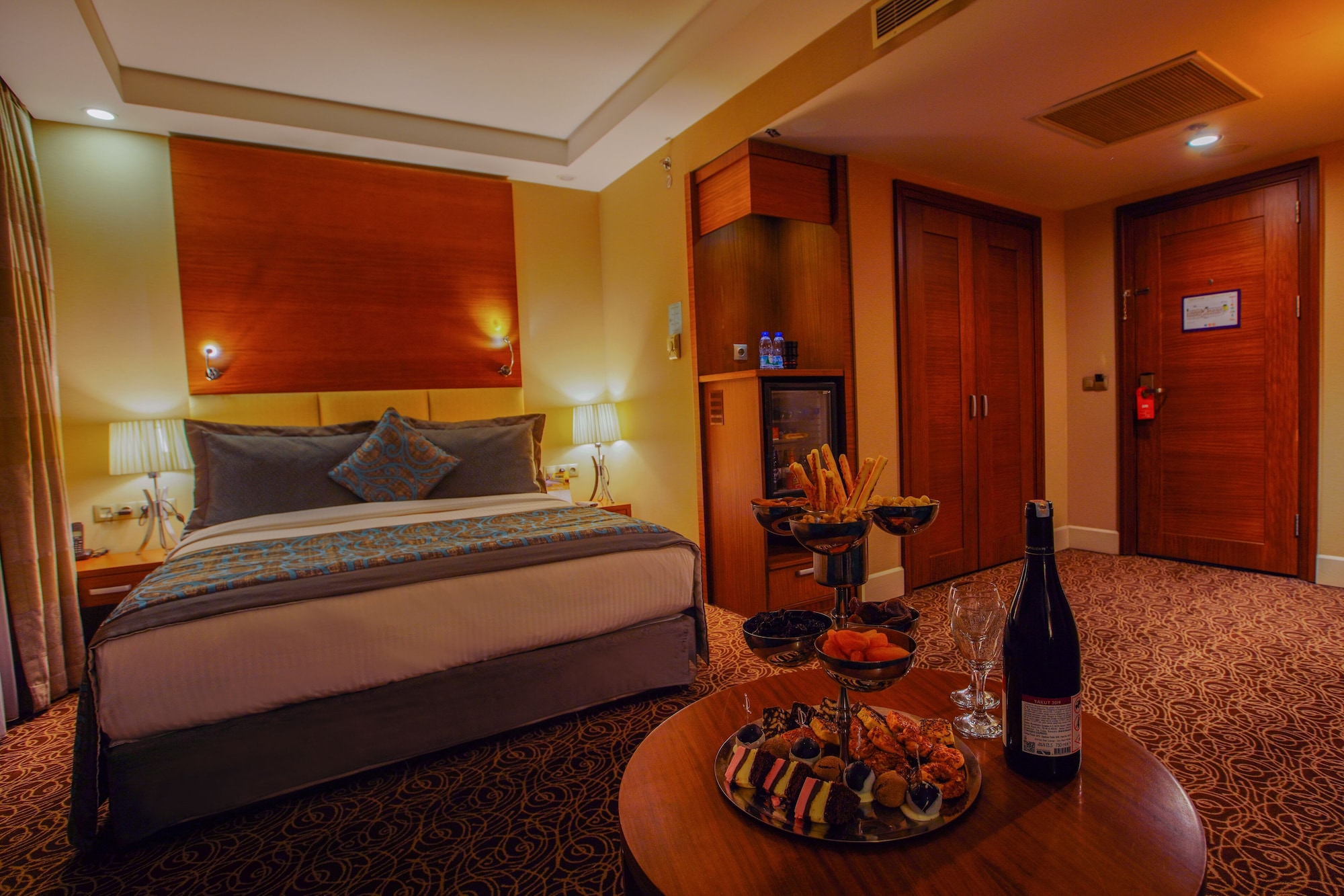 1 BEDROOM, DELUXE, PARK VIEW, CITY VIEW