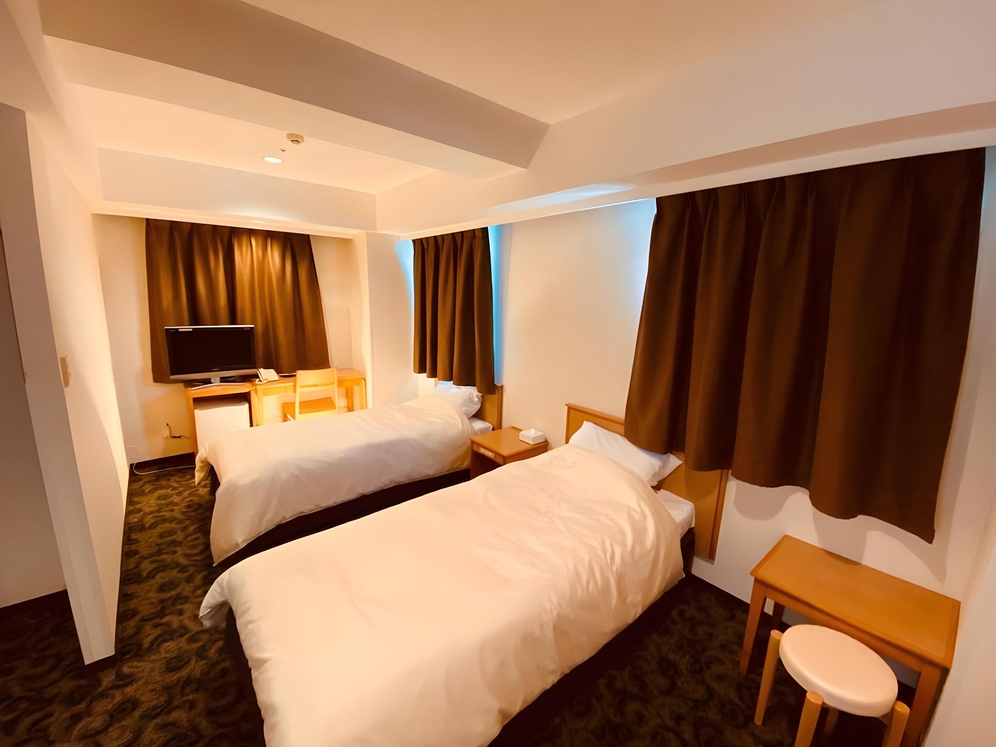 Standard, Twin Beds