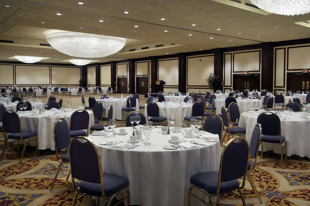 Fairmont Winnipeg 63/69