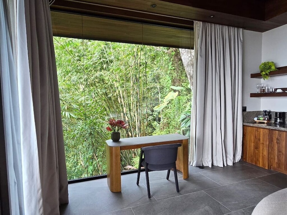 Rancho Pacifico 8/50