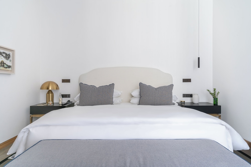 Grand, Suite, King Bed