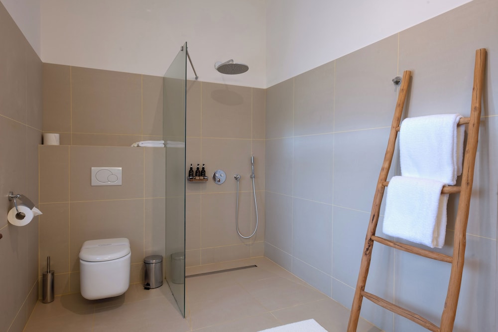 غرفة بسرير مزدوج بإطلالة على الحديقة بشرفة بغرفة نوم واحدة، Zanzibar White Sand Luxury Villas Spa 9/10