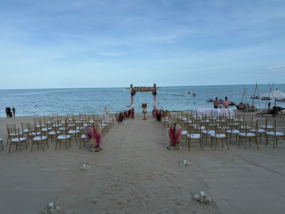 THAI HOUSE BEACH RESORT 60/75