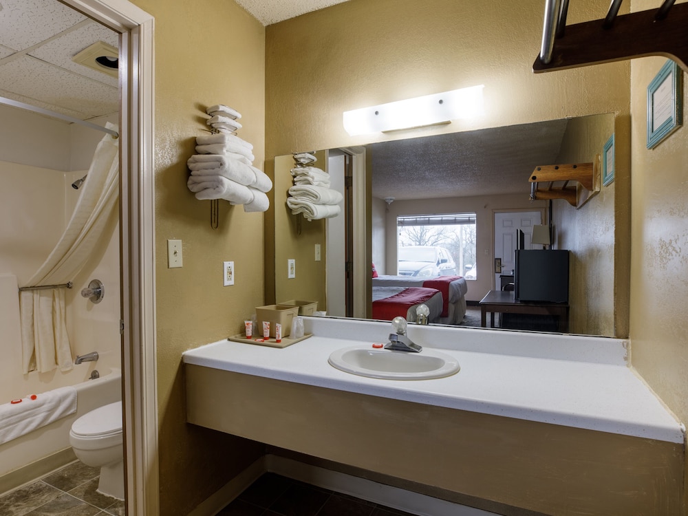 Hotel Branson MO 165 33/33