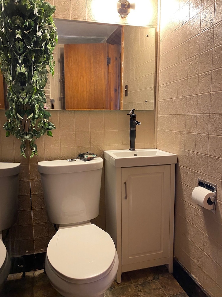 Roundtop Mountain Motel 32/33