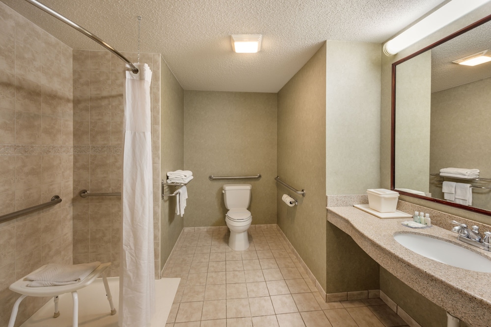 غرفة قياسية بسرير كينج، Quality Inn and Suites Fishkill South Near I-84 10/10