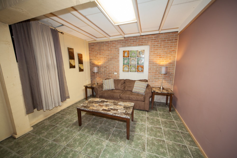 Log Cabin Lodge Suites 53/68