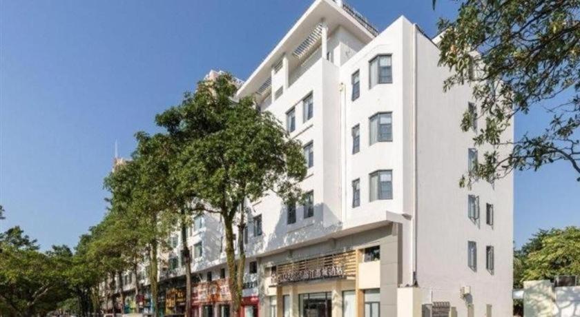 Metropolo Jinjiang Hotel (Haikou East High-speed Railway Station, Normal University) 8/30