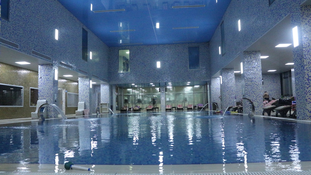 Spring Hotel 23/50