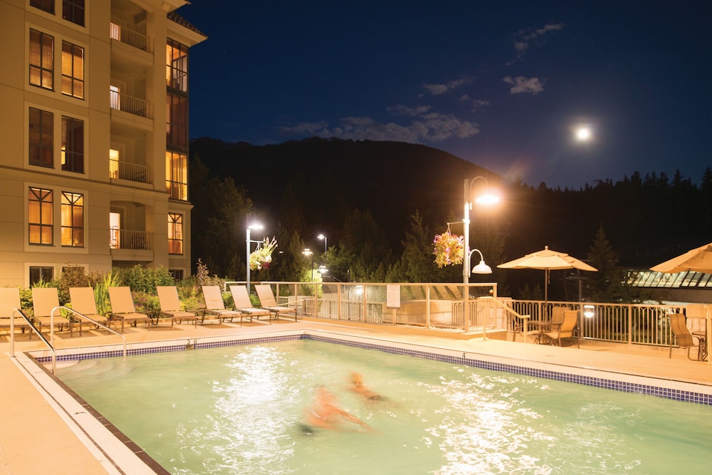 Pan Pacific Whistler Mountainside 7/44
