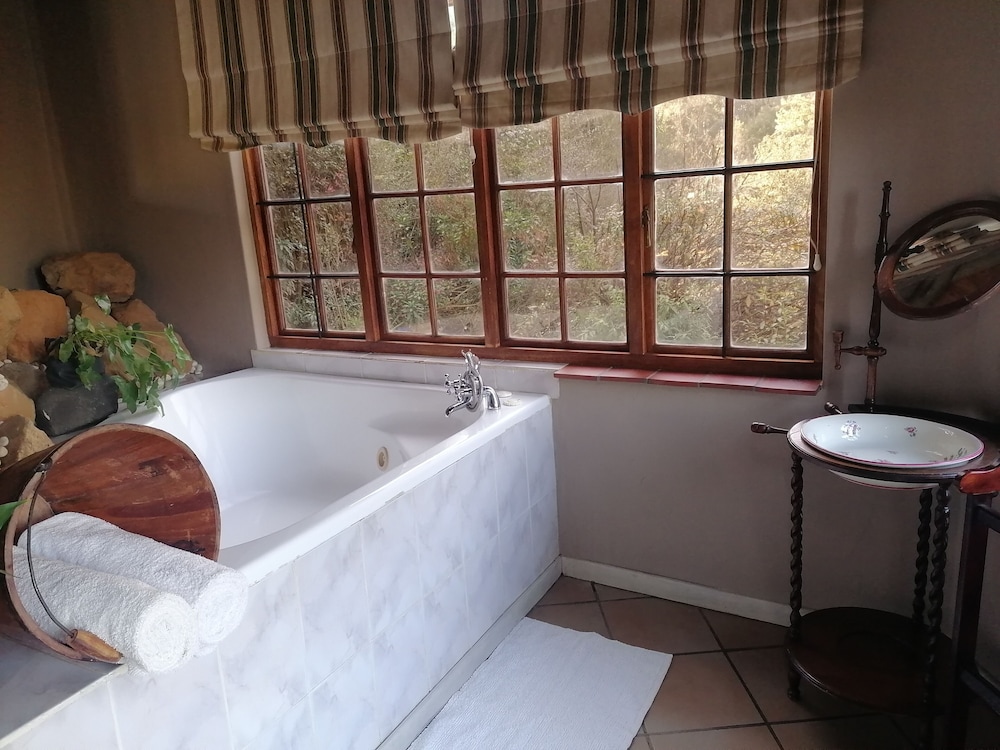Hawklee Country House 50/50