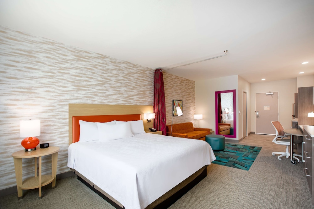 SUITE, KING BED, ACCESSIBLE