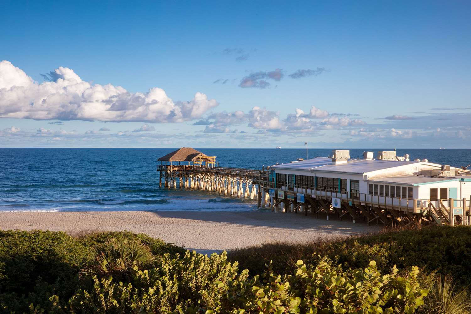 La Quinta Inn & Suites by Wyndham Cocoa Beach Oceanfront 42/54