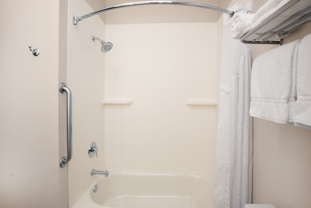 Holiday Inn Express Hotel And Suites Dallas Grand Prairie I 20 25/80