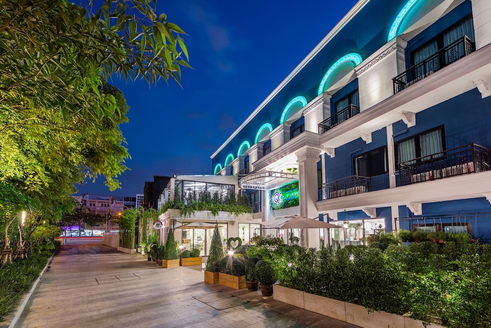 Ozone Hotel Bangkok 2/30