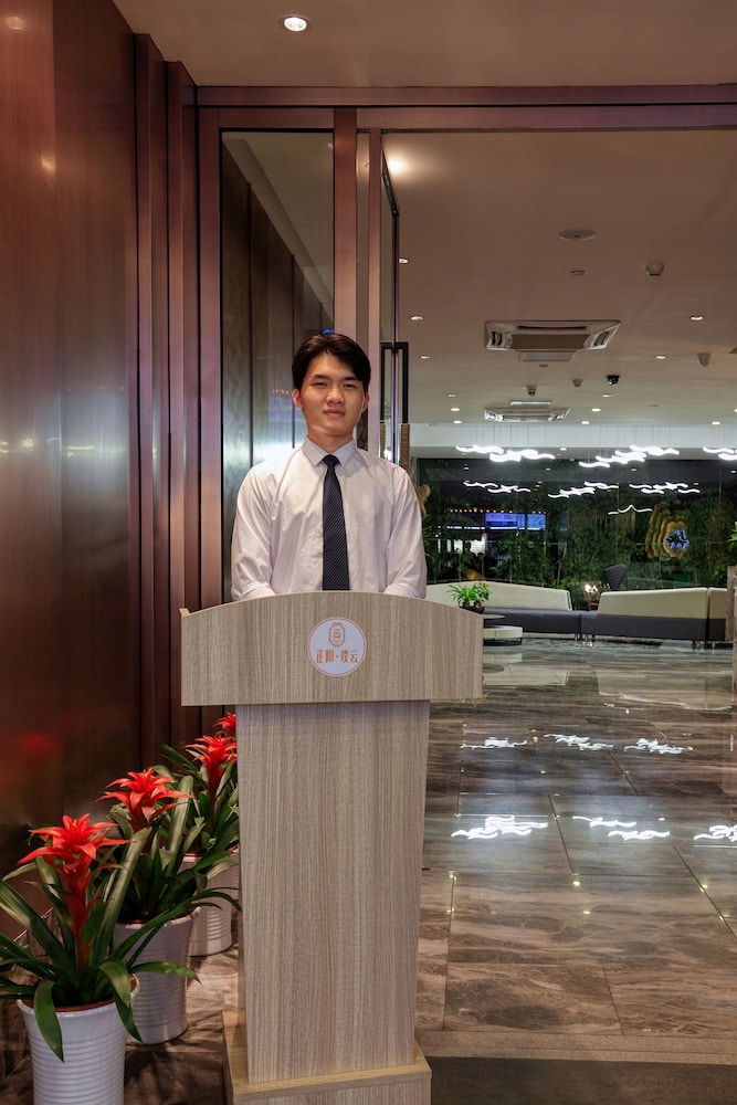 Wing Hotel Guilin - Central Square 8/50