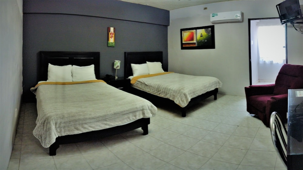 Hotel Laguna Inn 2/29